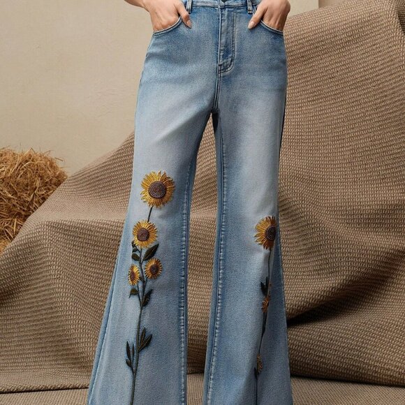Light Wash Women's Casual Sunflower Embroidery Pocket Flared Jeans - Picture 6 of 7